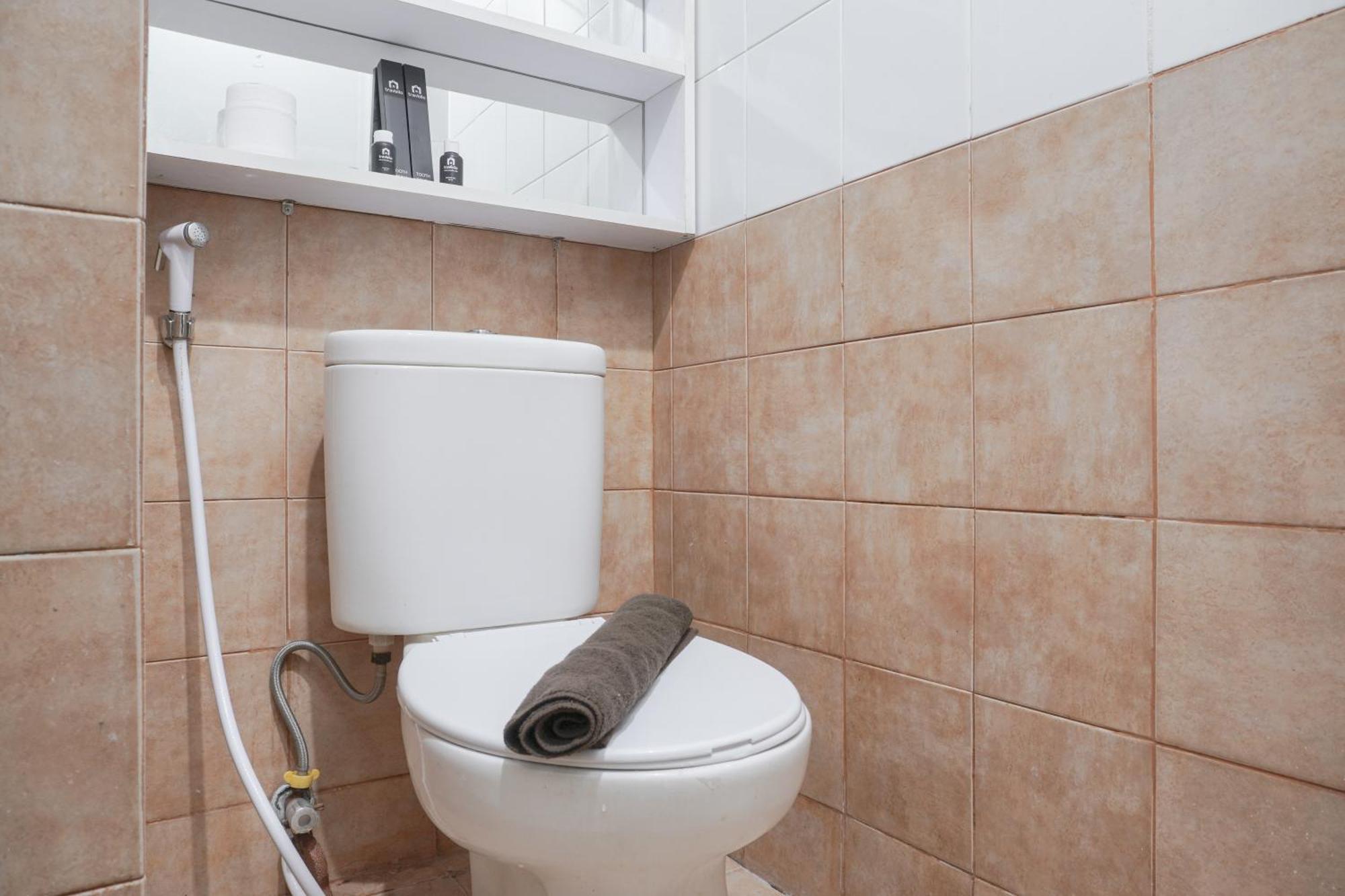 Cozy And Well Designed 2br At Pramuka By Travelio Apartemen *